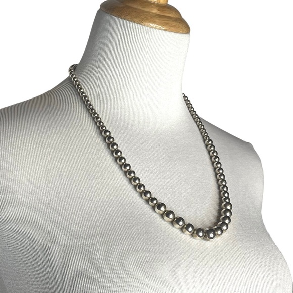 Oster Graduated Silver Beaded Necklace - Picture 7 of 9